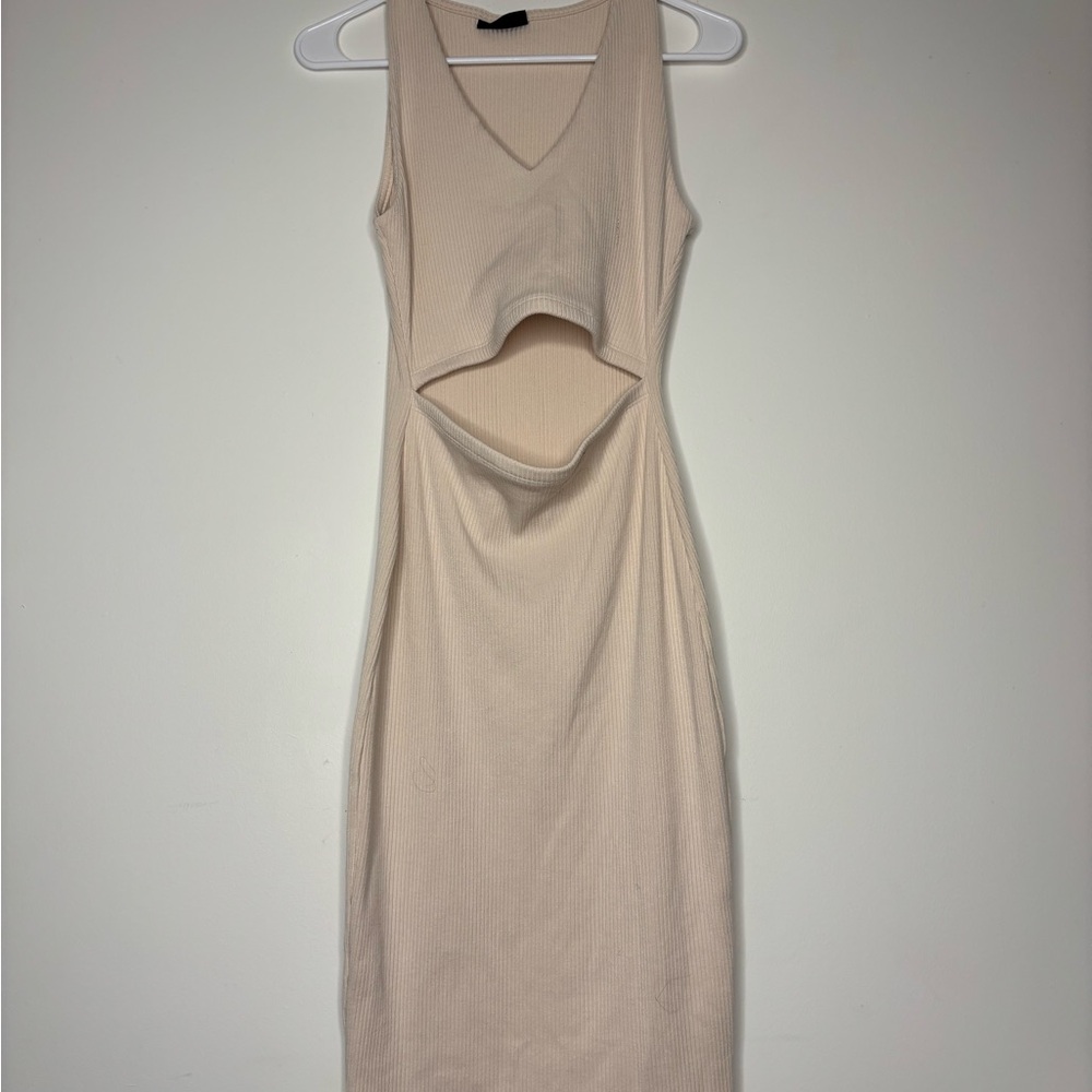 Elegant Cream Sleeveless Dress
